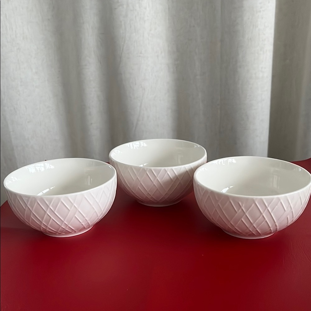 Set of 3 Madison Blanc White Textured small4.25”D 2”H Bowls